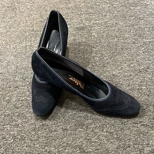 Vintage blue suede saddle heels !